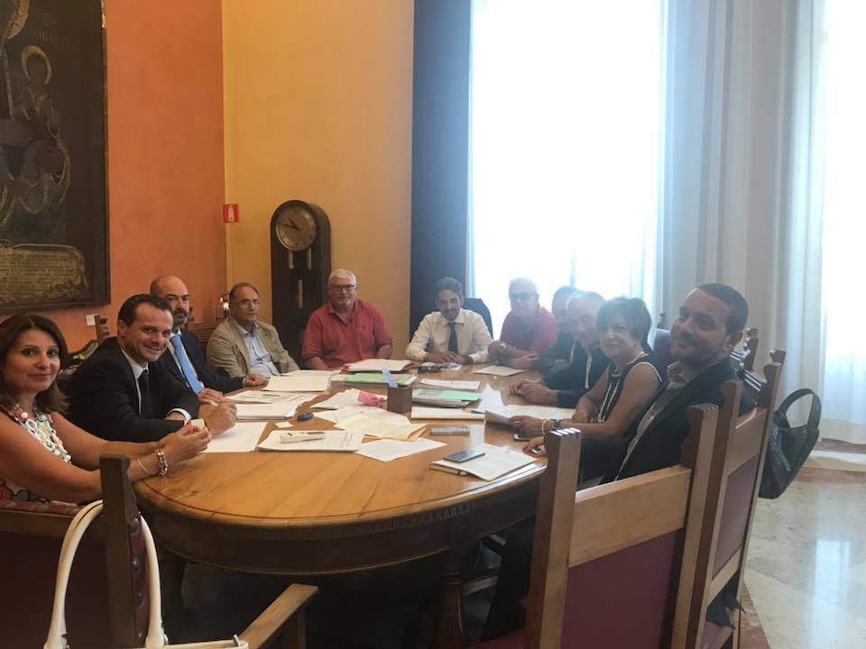 Sbaraccamento, De Luca incontra le associazioni di categoria e degli agenti immobiliari