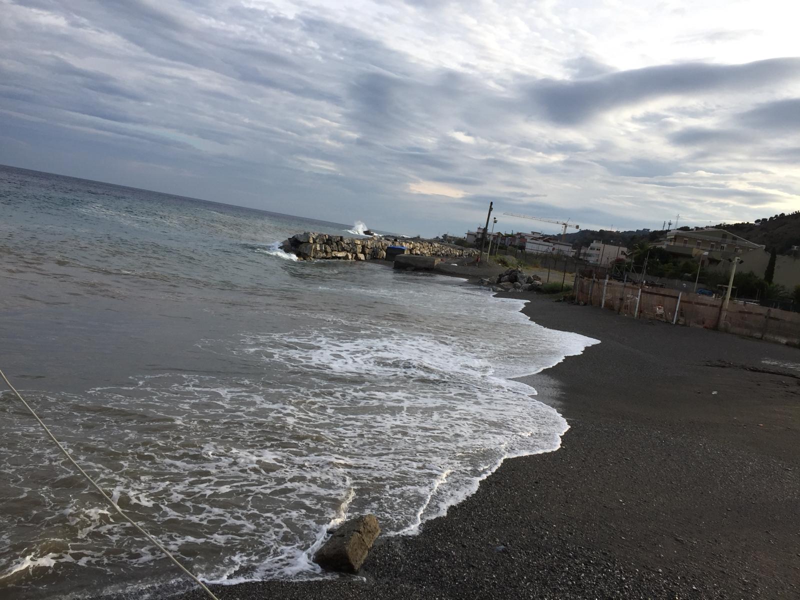 La terra trema, ma sono ordigni fatti brillare in mare