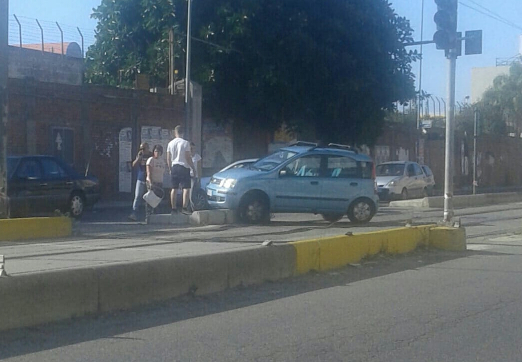 Incidente in via Bonino, tram fermo per mezz'ora