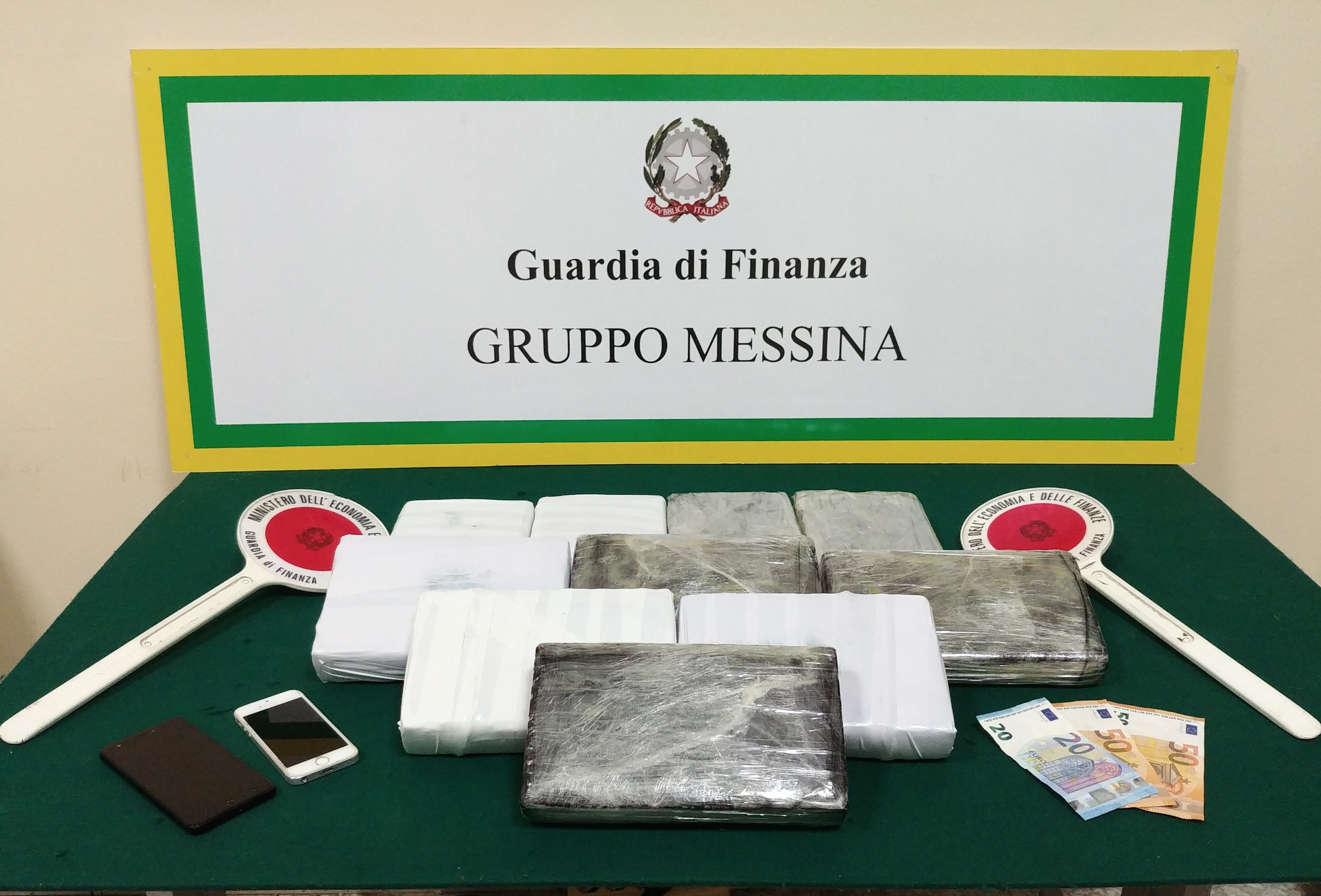 La Guardia di Finanza sequestra 11 kg di cocaina