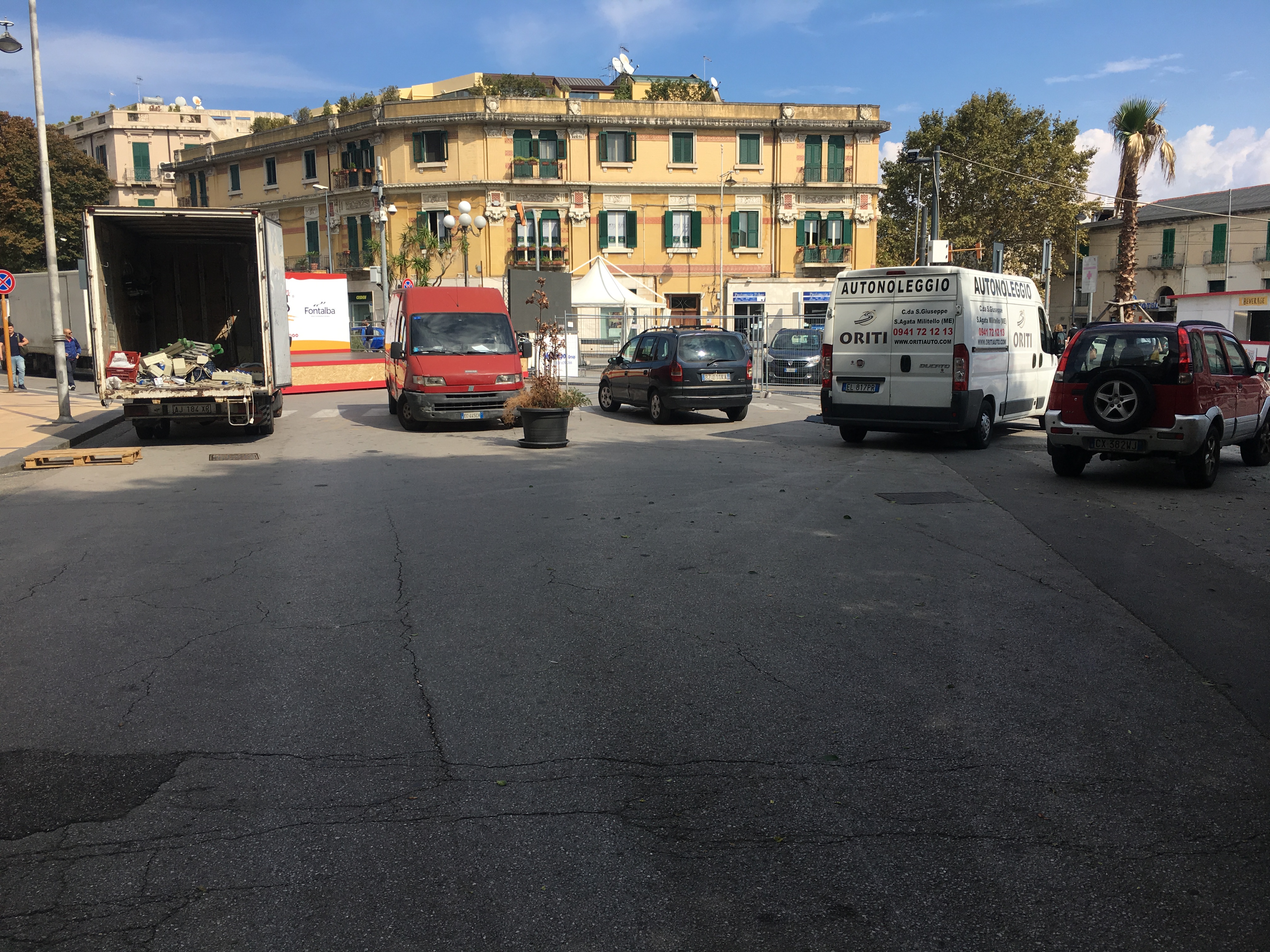 Street Food, piazza Cairoli senza vie di fuga. Strade inaccessibili ai mezzi di soccorso