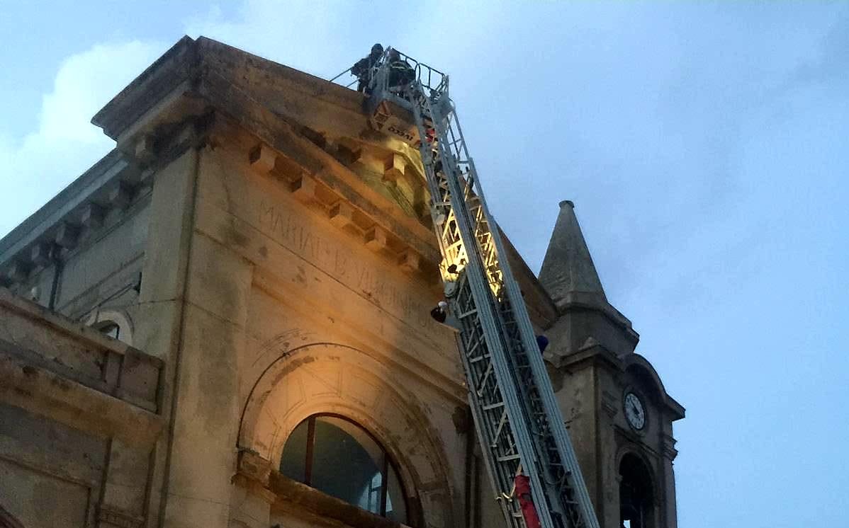 Maltempo, danneggiata la croce della chiesa di Torre Faro