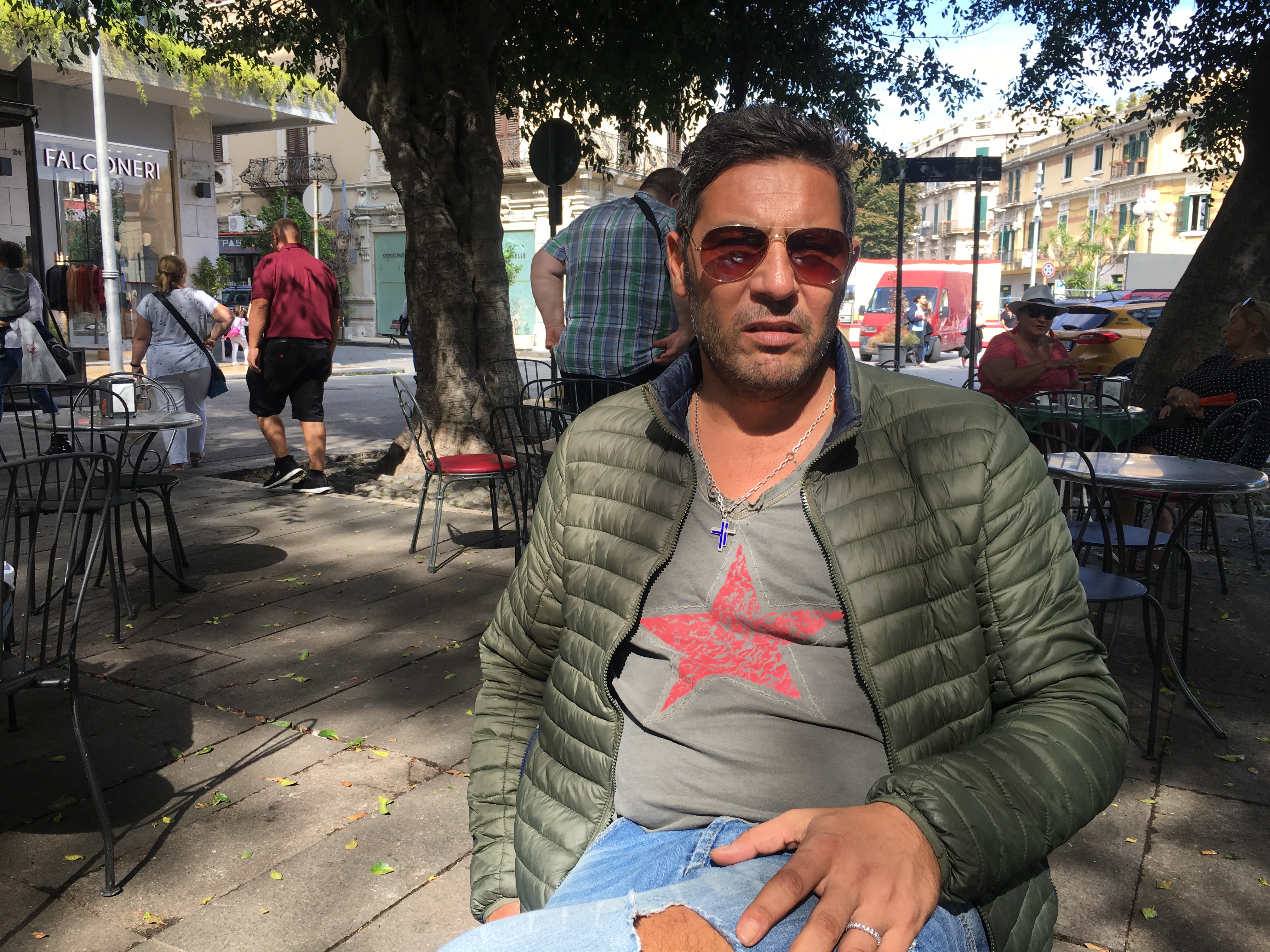 Vulkania di Mimmo Cecere "sbarca" a Piazza Cairoli con la pizza napoletana a portafoglio