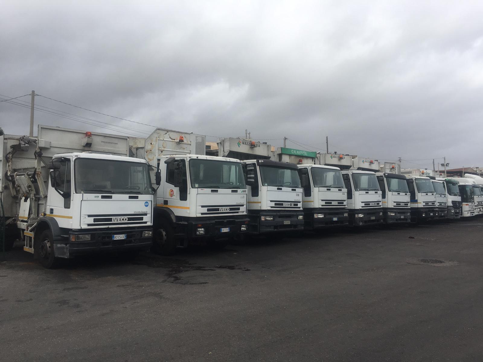 Uil e Cgil denunciano: "Stanno facendo scoppiare il caso-rifiuti"