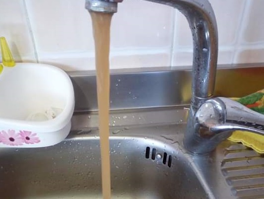 Acqua e fango dai rubinetti tra Galati e Santa Margherita, Amam sconsiglia l'uso idropotabile