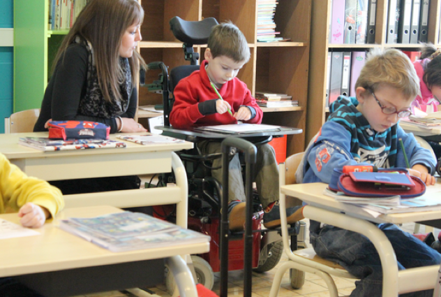 Assistenza nelle scuole ai bimbi disabili diminuisce ma loro aumentano. Taglio ai Servizi Sociali influenzerà disfunzione?