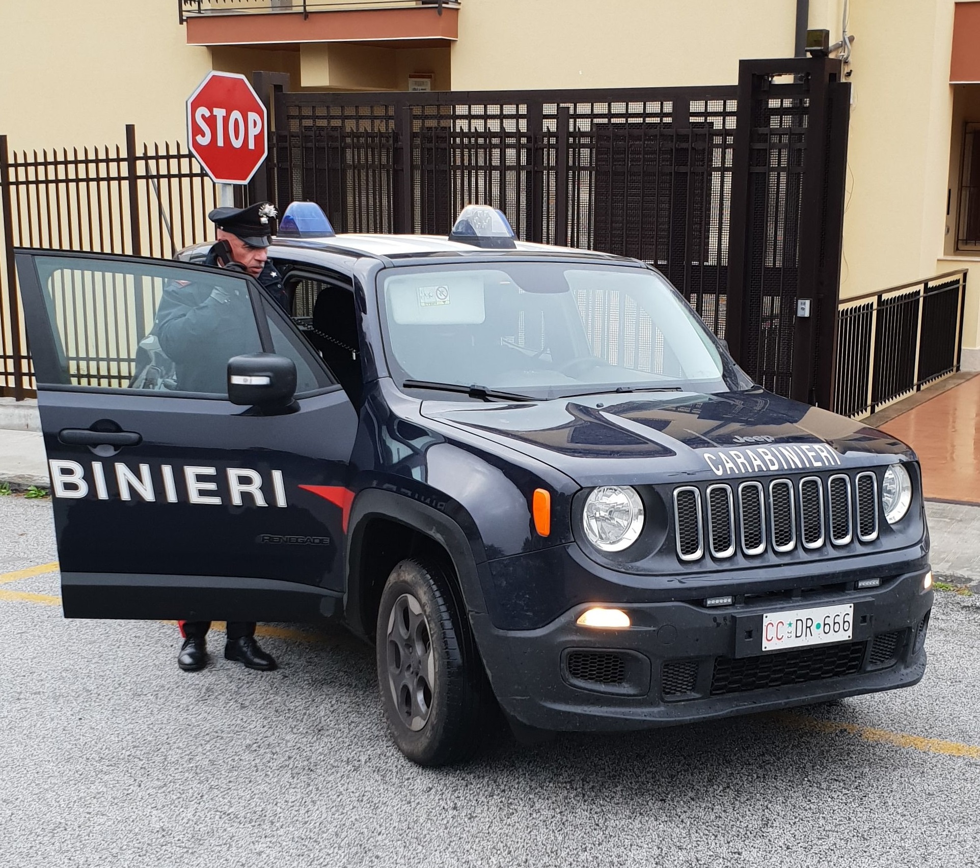 Escursionisti ritrovati dai carabinieri: si erano persi in un'area impervia di Montalbano