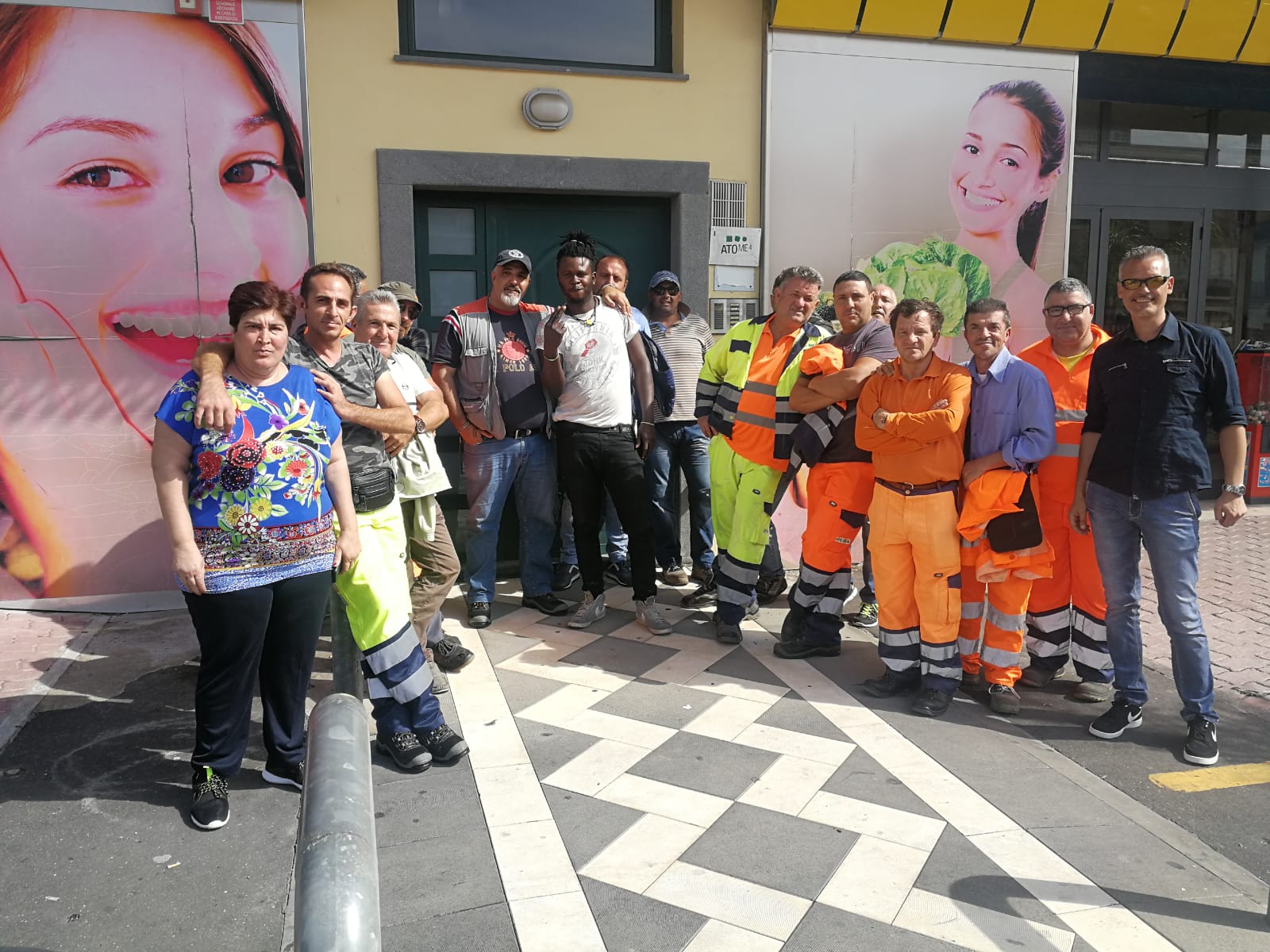 S'infiamma la vertenza rifiuti, protesta dei lavoratori Ato4 del Comune di Giardini