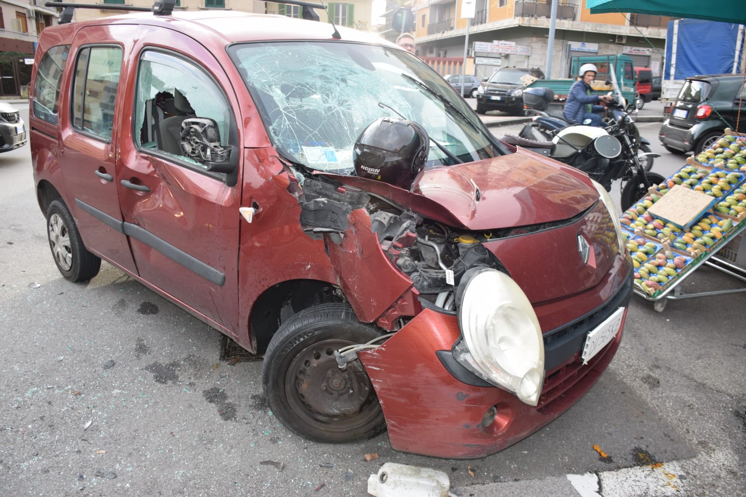 Scontro auto-moto: centauro in fin di vita