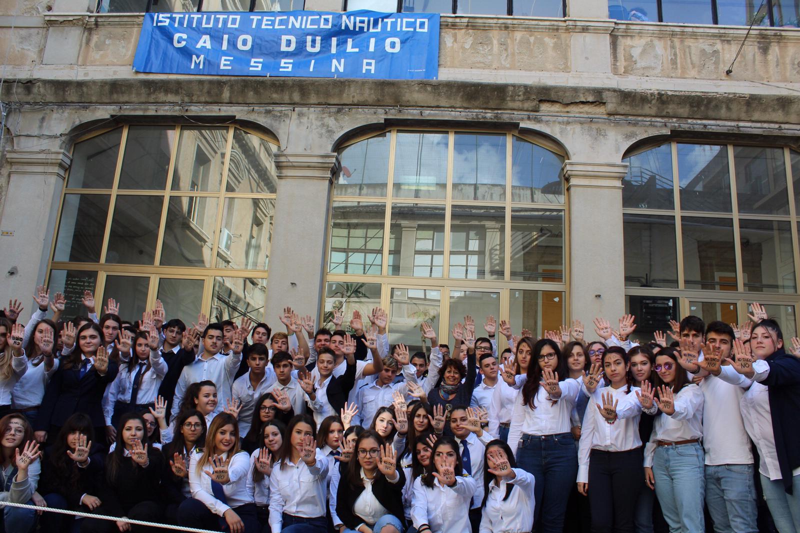 Violenza sulle donne, le ragazze del Nautico incontrano il Prefetto