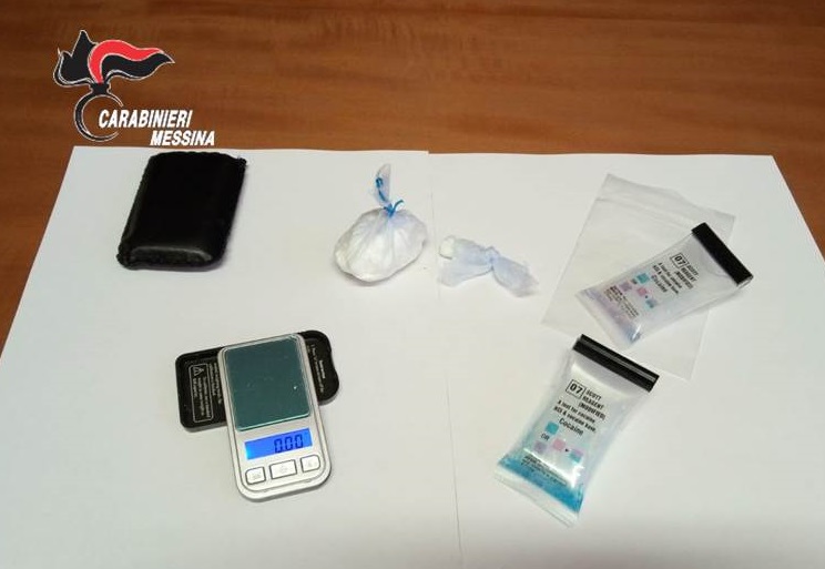 Deteneva cocaina, giovane donna arrestata al rione Mangialupi