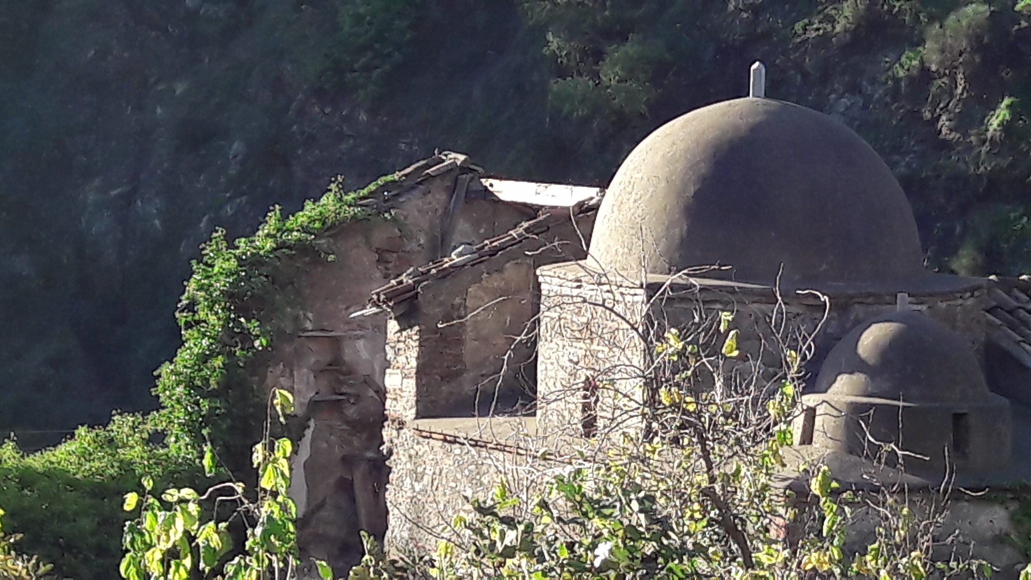 Crolla l'abbazia normanna di Mili, le associazioni: "Cosa si aspetta a valorizzarla?"