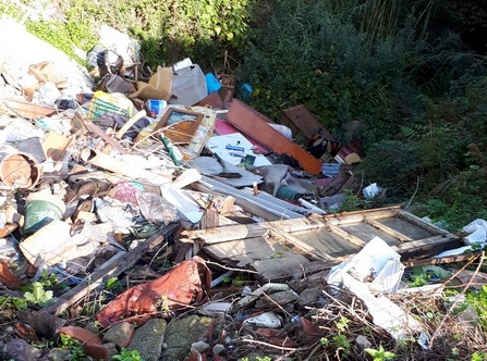 Polizia metropolitana e Guardia di Finanza scoprono mega-discarica a Castanea