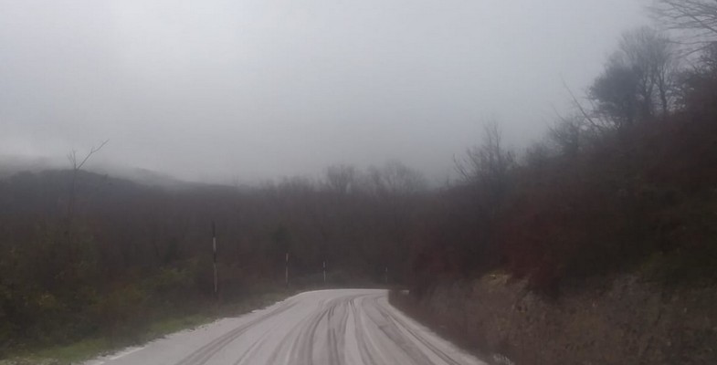 Neve sui Nebrodi, grandine e vento forte a Messina