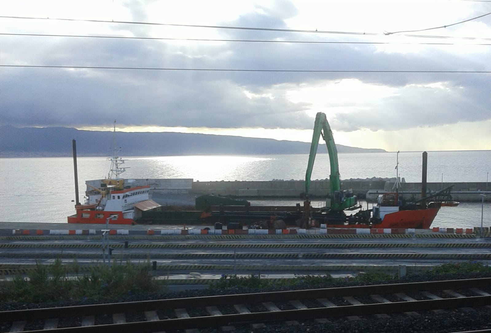 Porto di Tremestieri, ennesimo ritorno della draga