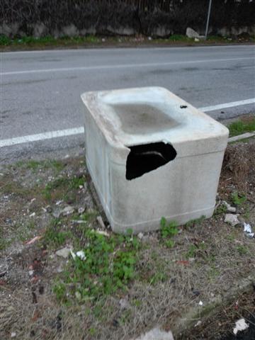 Serbatoio in eternit abbandonato a Mortelle, Biancuzzo: "Rimuoverlo subito"