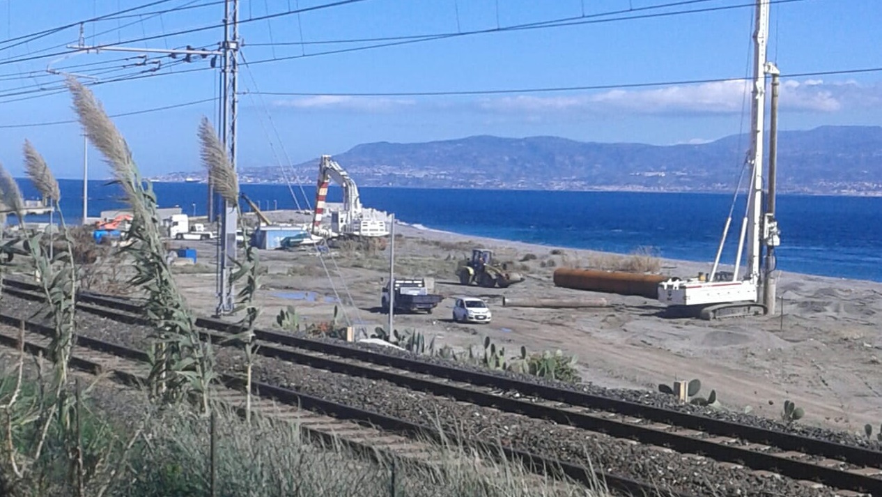 Tremestieri e Galati sotto torchio, il vice sindaco visita il cantiere del porto e "studia" il litorale di Galati