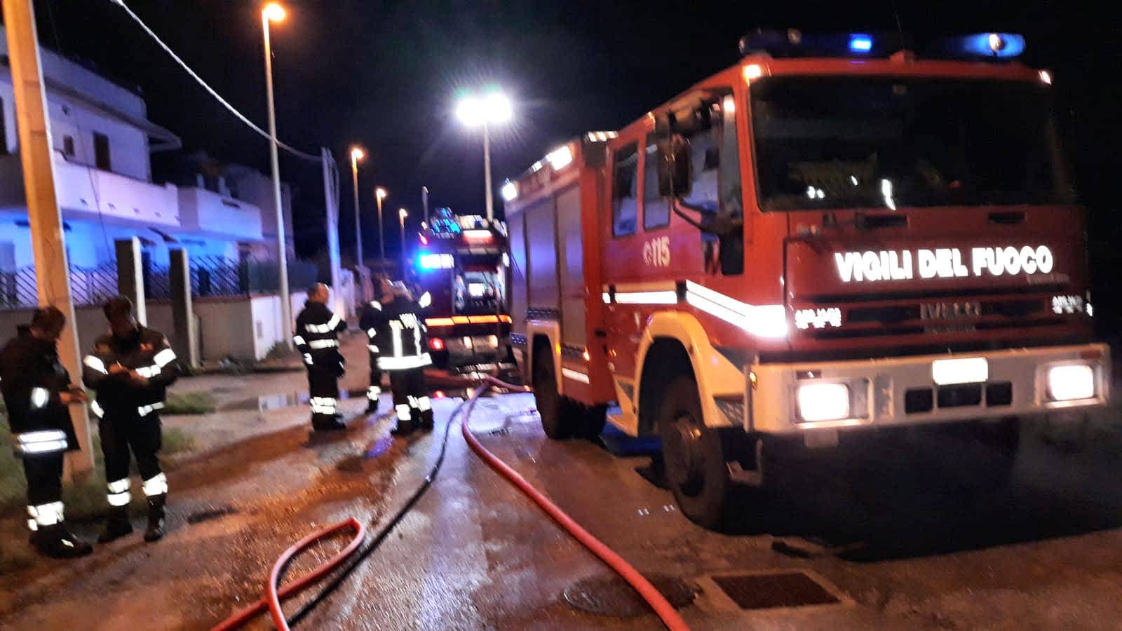 Fiamme nella notte ai Tai Tiki Bar, danni ingenti
