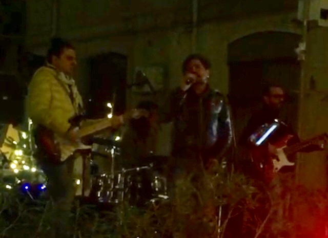 Via Sacchi, anche questa sera grande musica con i "See Cool"