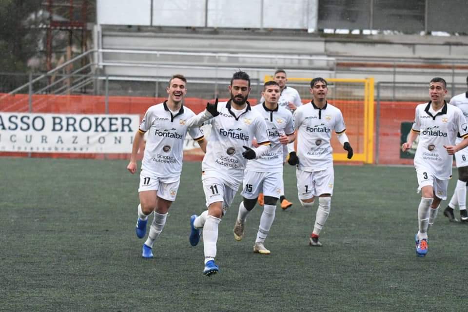 Il Messina brinda in Coppa, il poker al Picerno vale i quarti di finale