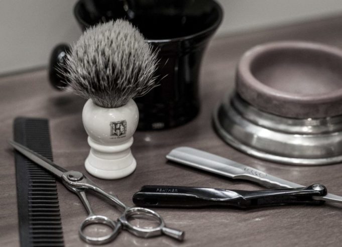 Floresta: salvo il salone da barba, il Comune dà i locali in comodato