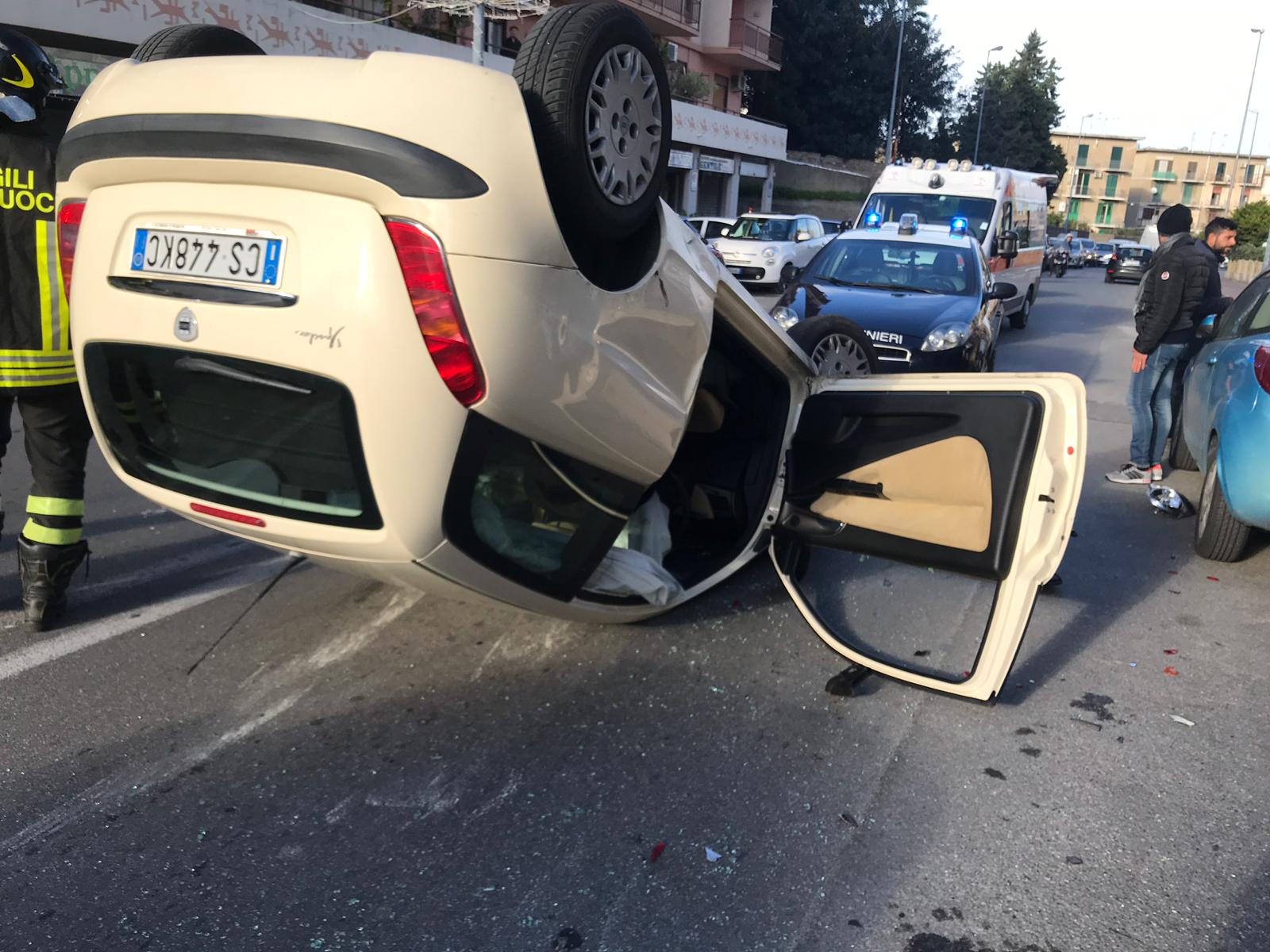 Contesse: guasto meccanico e l'auto si ribalta