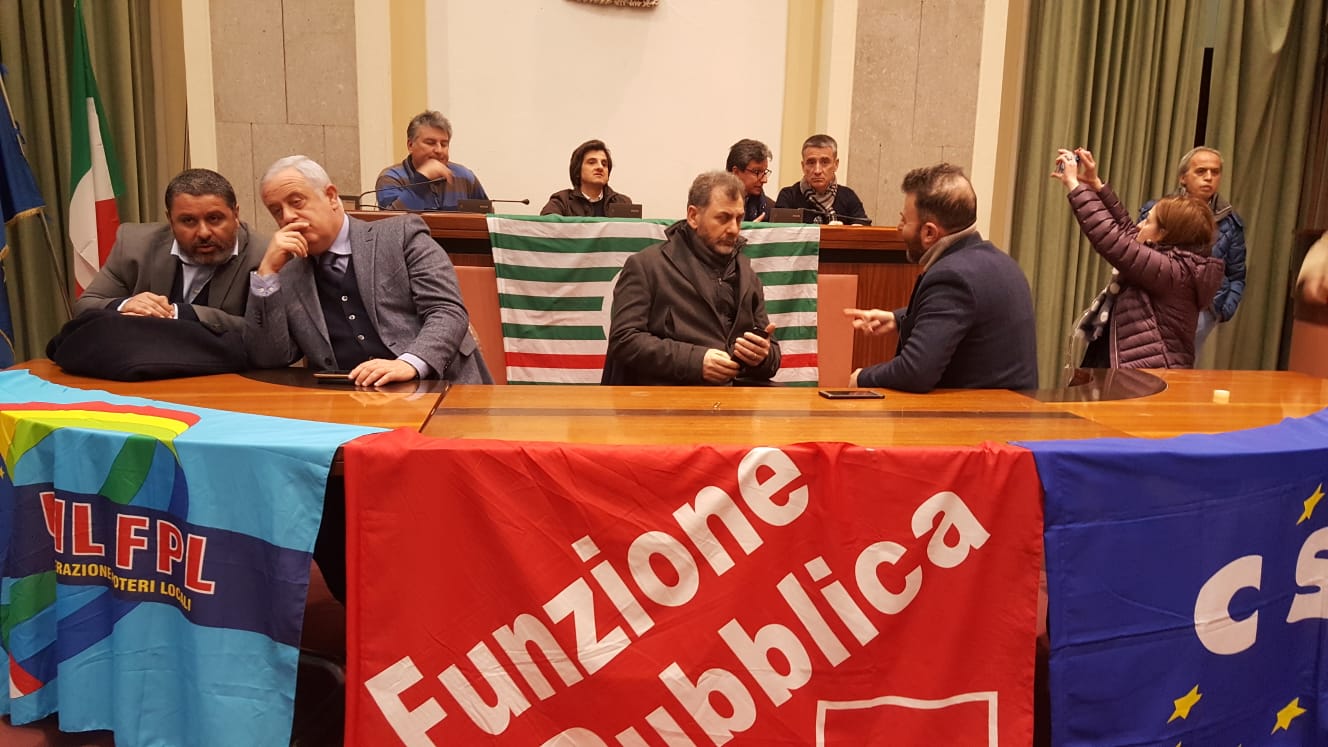 Ex Provincia "chiusa" per fallimento: i sindacati scendono in piazza
