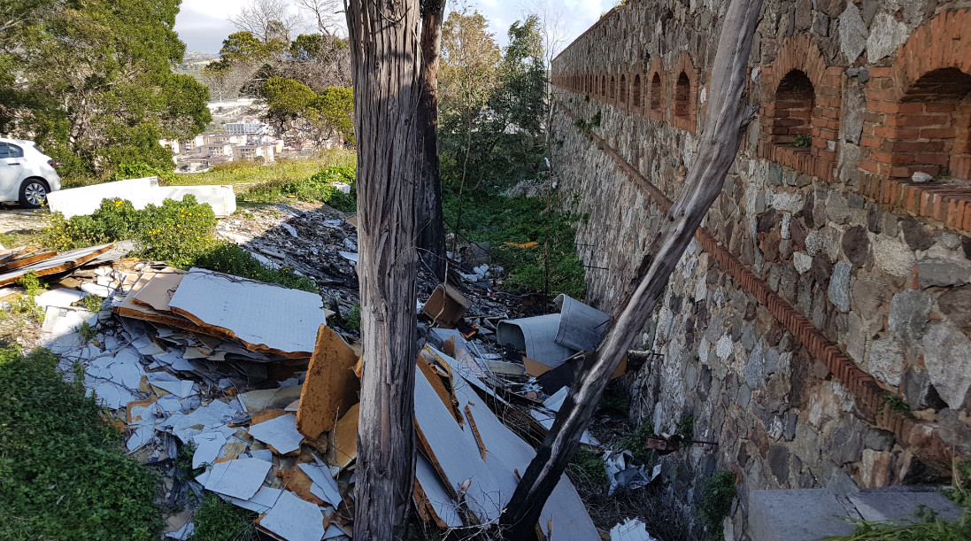 Forte Schiaffino oltraggiato, scoperta discarica abusiva