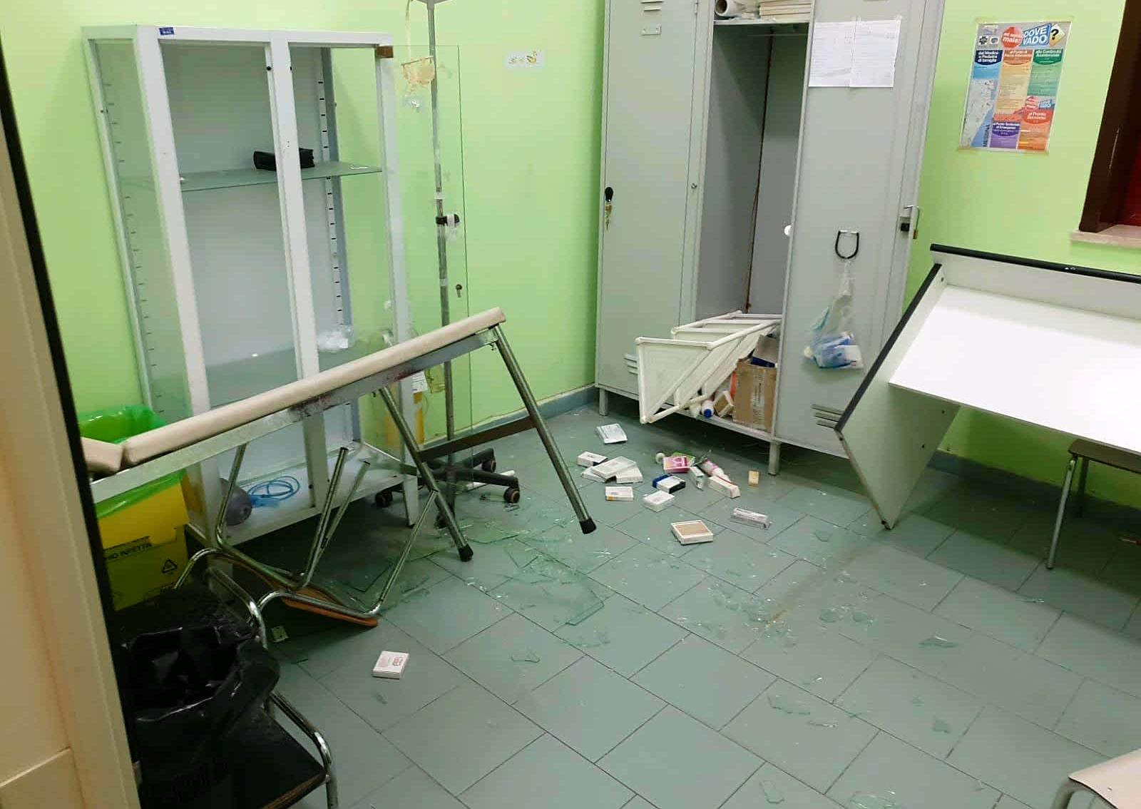 Chiede di essere portato a Taormina, poi devasta il Pte di Mandalari