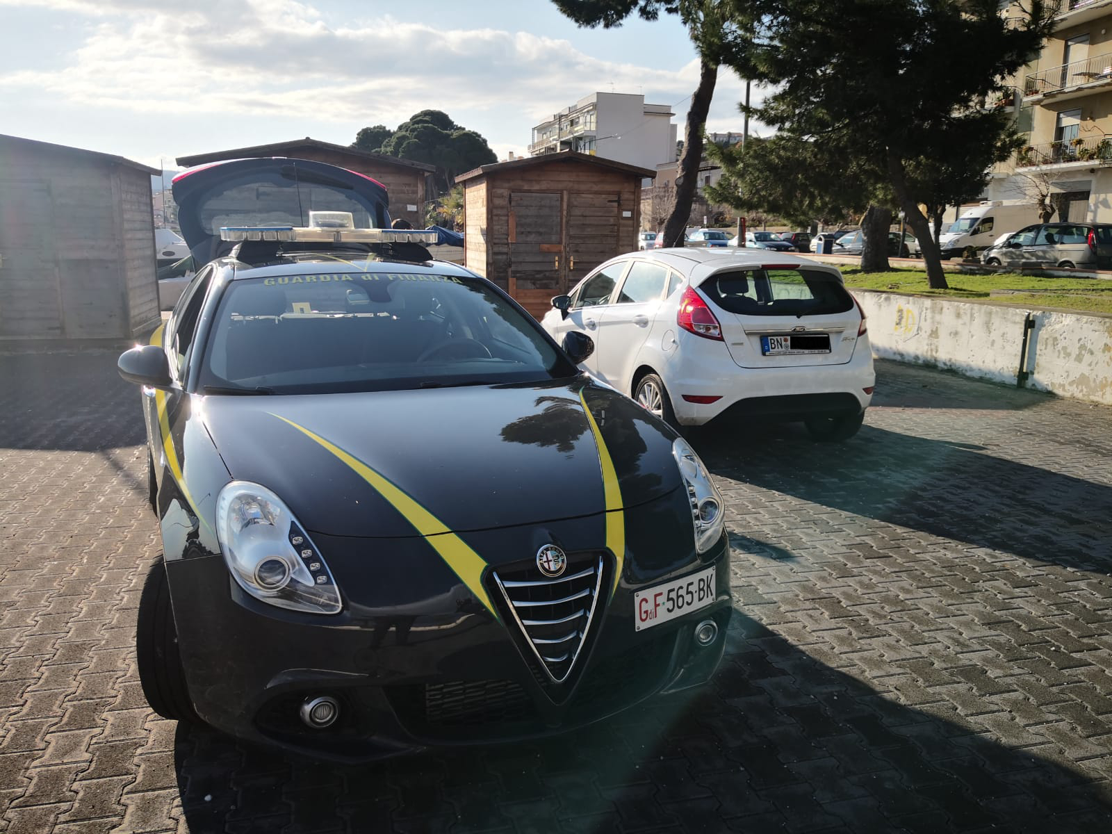 Patti: sei auto con targa estera sequestrate dalla Guardia di Finanza