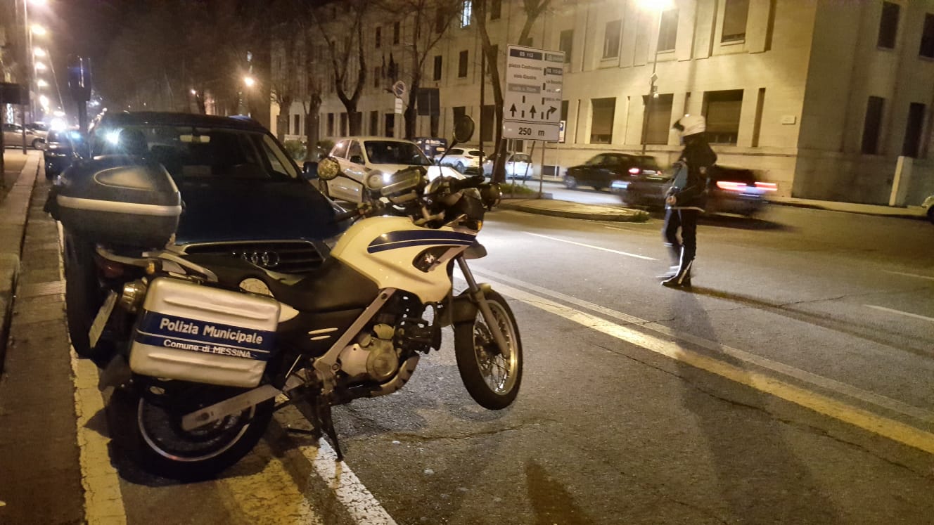 Controlli a tappeto nella notte da parte dei vigili urbani