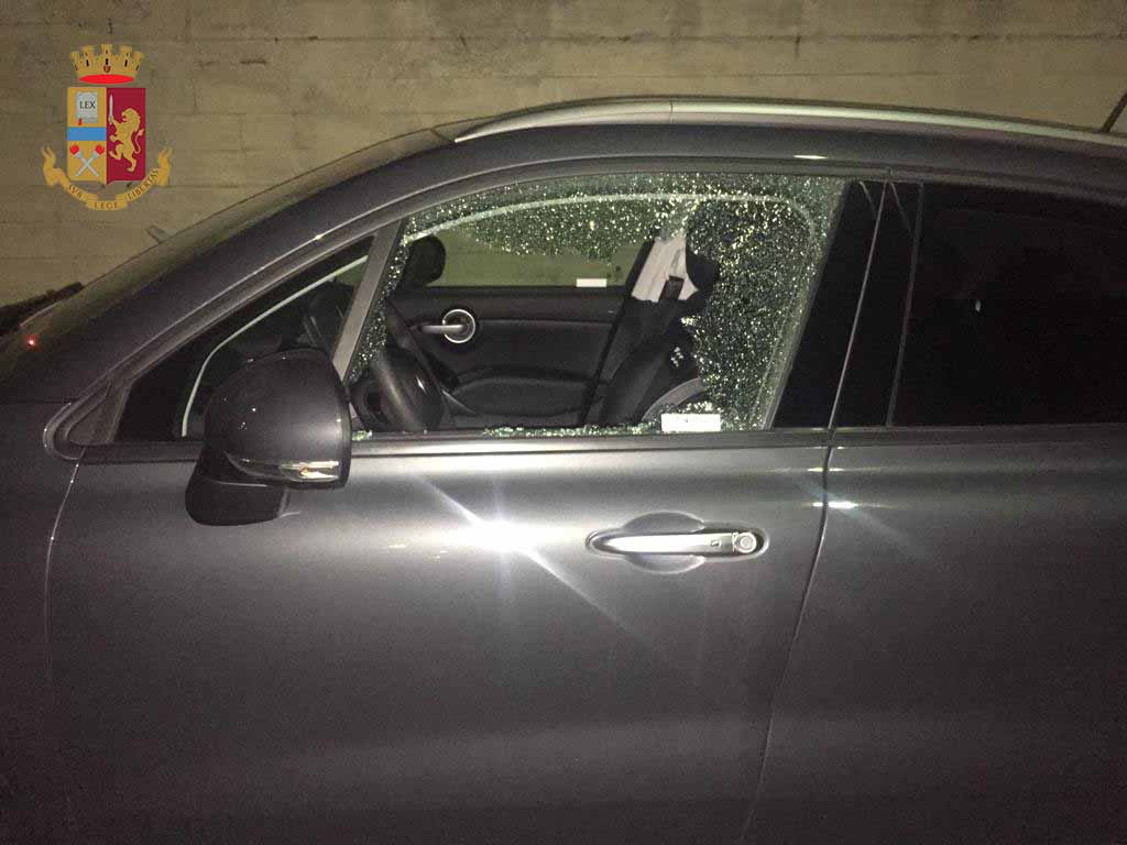 Pistunina: smontano un'auto, due giovani arrestati dalla polizia