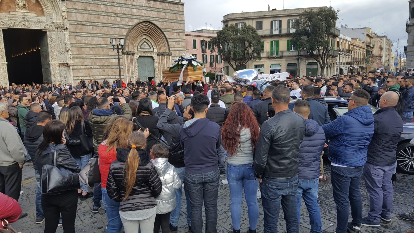 Vittime della strada, l'ultimo saluto di Messina a Gianluca e Vittoria