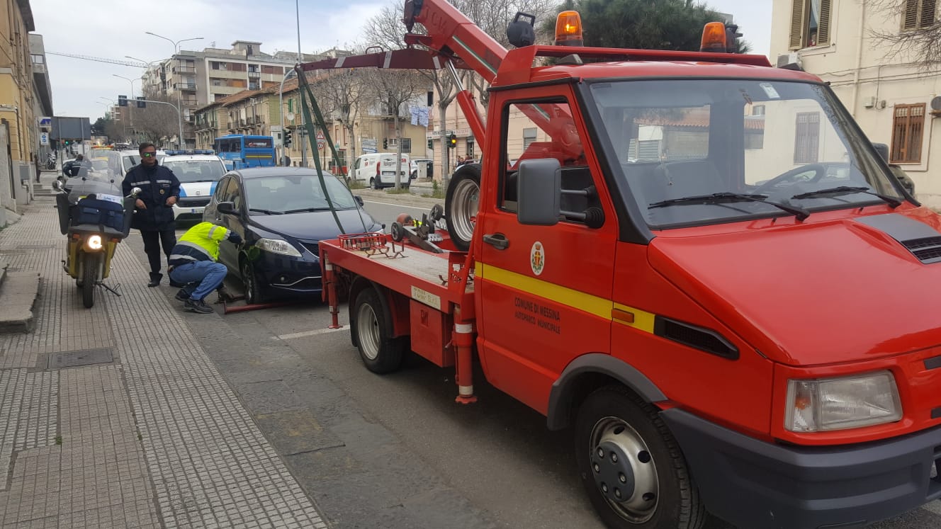 Giro di Sicilia, carro-attrezzi all'opera per liberare le strade