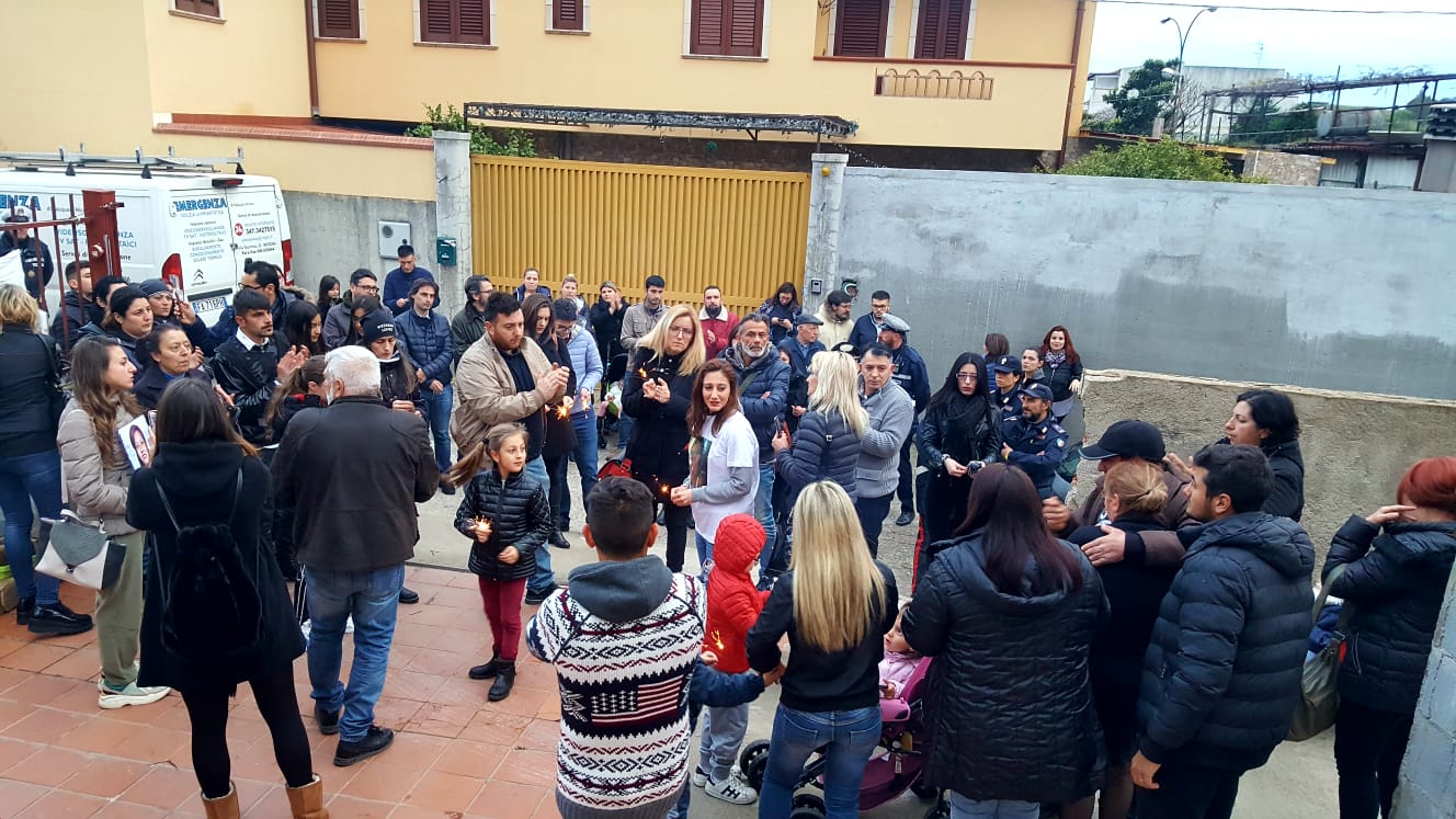 Una fiaccolata per Alessandra, la ragazza delle mimose