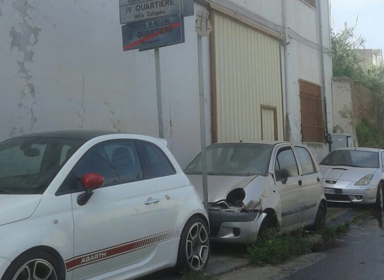 Pistunina, fogna a cielo aperto in via Consolare Valeria