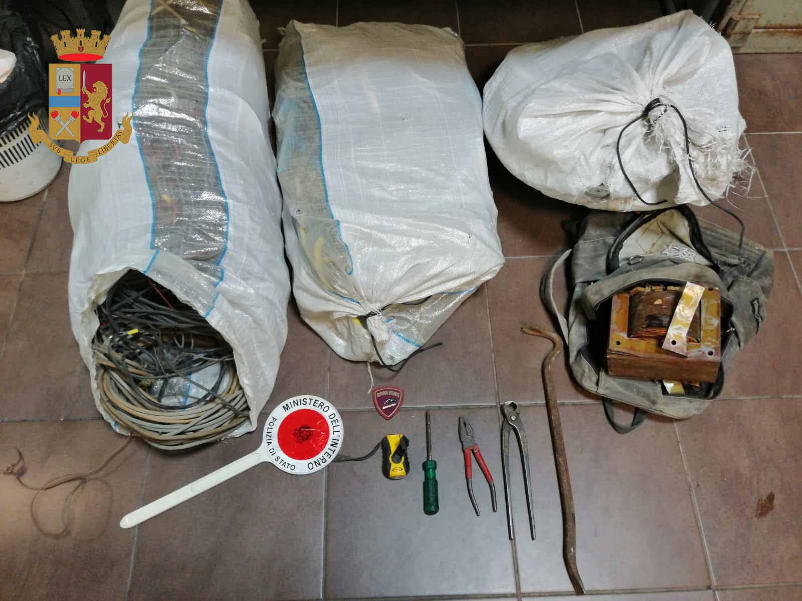 Ladri di rame sprovveduti: uno rischia di lasciarci la pelle, gli altri vengono scoperti dalla polizia