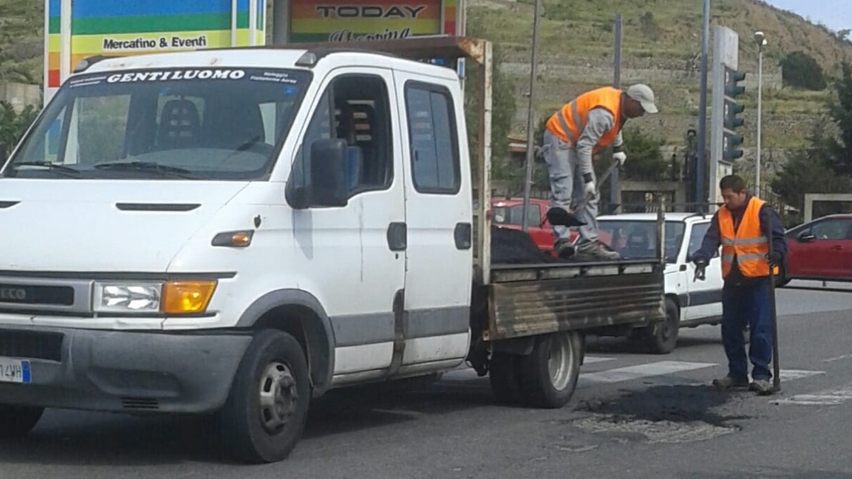 "Giro di Sicilia": corsa contro il tempo per eliminare le buche-killer