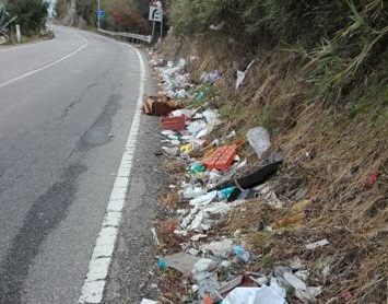 Biancuzzo: "Riviera nord ricoperta di spazzatura, occorre un operatore ecologico per tutto il giorno"