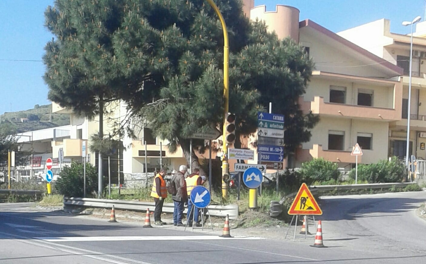 Ss 114 a Tremestieri: due mesi di silenzio, dopo la nostra segnalazione qualcuno "pensa" al semaforo spento