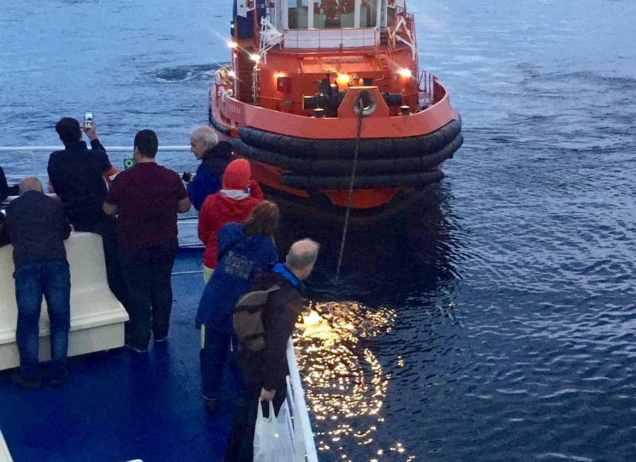 Milazzo-Eolie, traghetto in avaria. Il calvario dei passeggeri