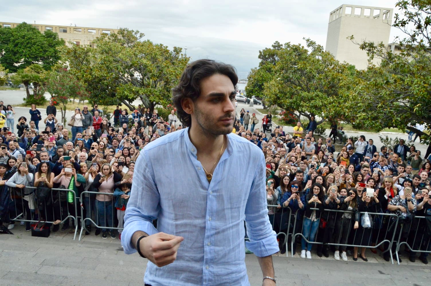 Tutti pazzi per Alberto, l'abbraccio di Messina…