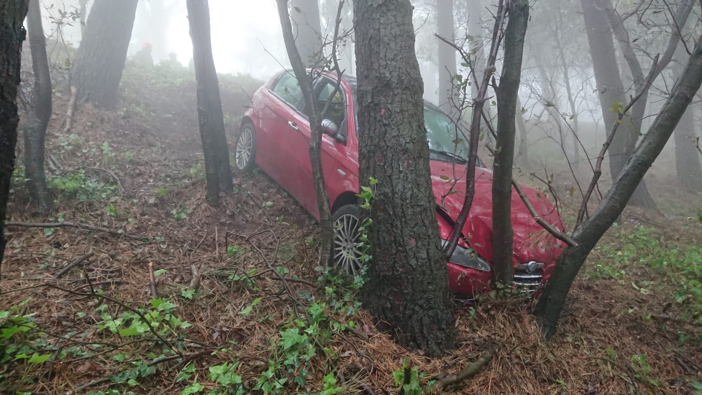 Incidente mortale, domani strada chiusa per rimuovere l'auto dal dirupo