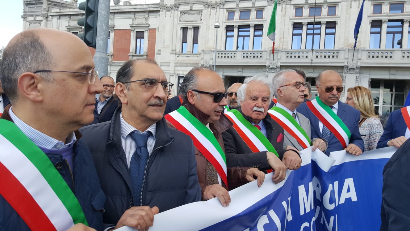 Ex Province, marcia dei sindaci su Palermo
