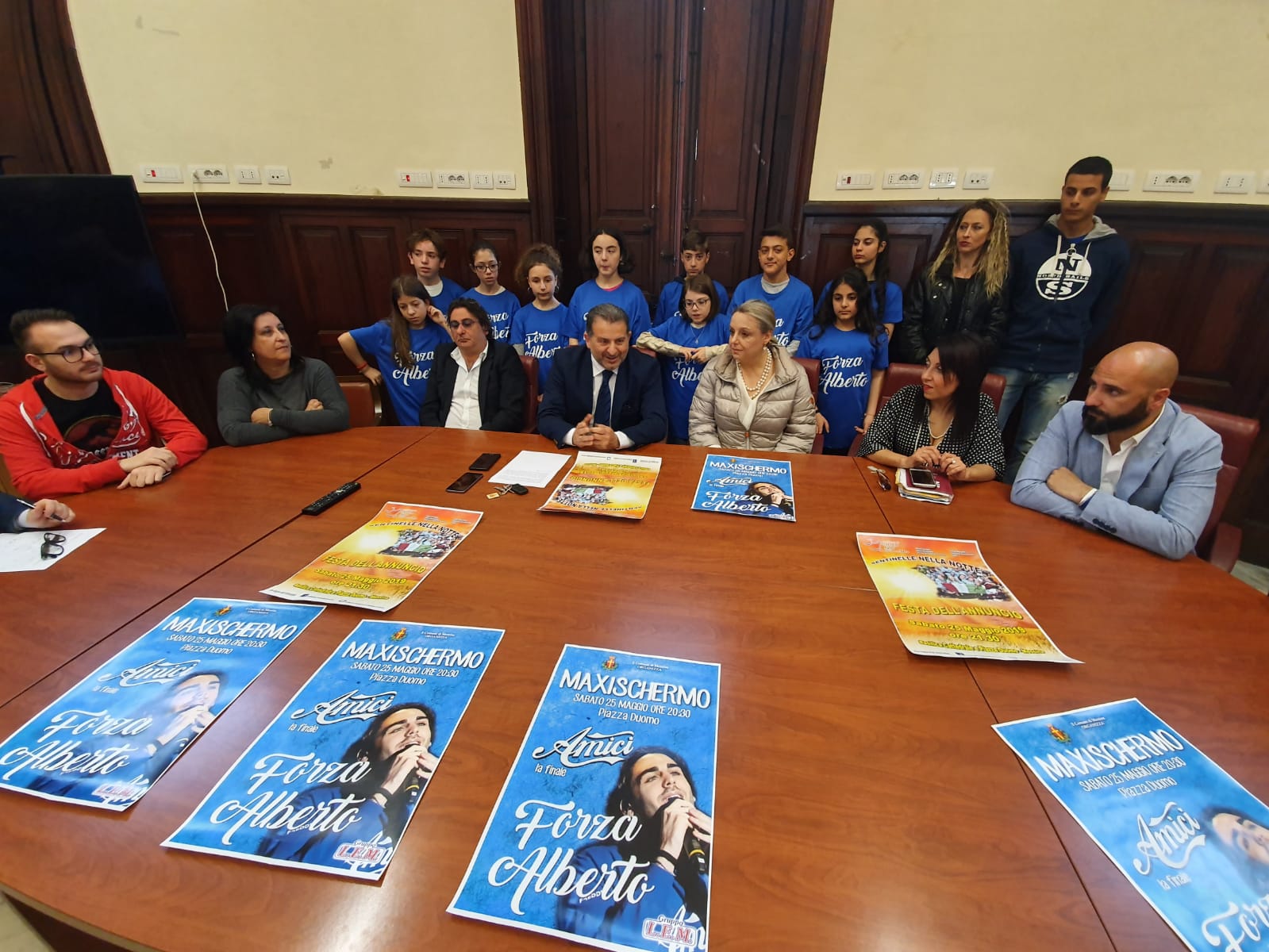 Finale di Amici, il Comune raddoppia: maxi schermo a piazza Cairoli e pure al Duomo