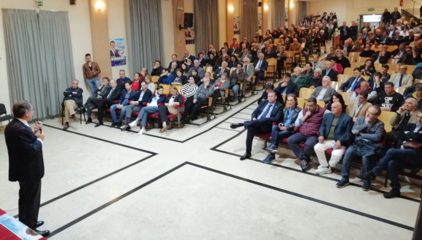 Romano "pesca" a Messina il voto dei moderati grazie all'appoggio di Cerreti e Corona