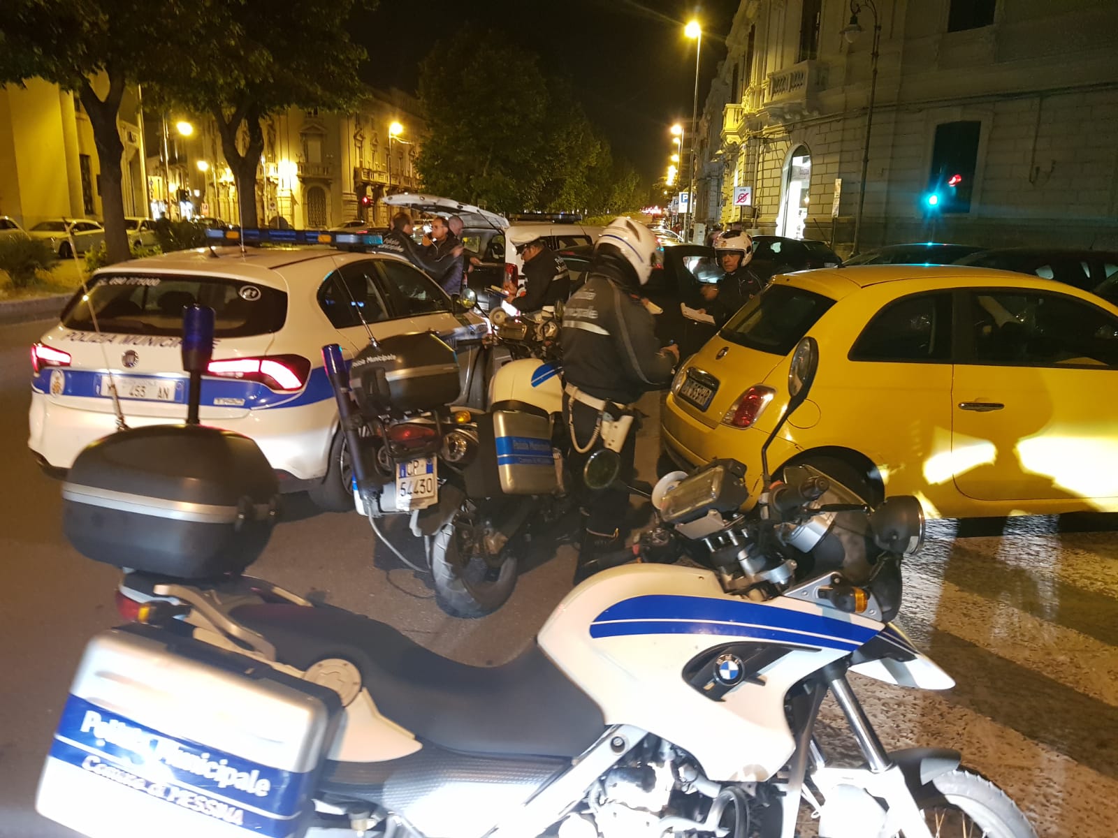 Blitz notturno dei Vigili urbani: raffica di sanzioni