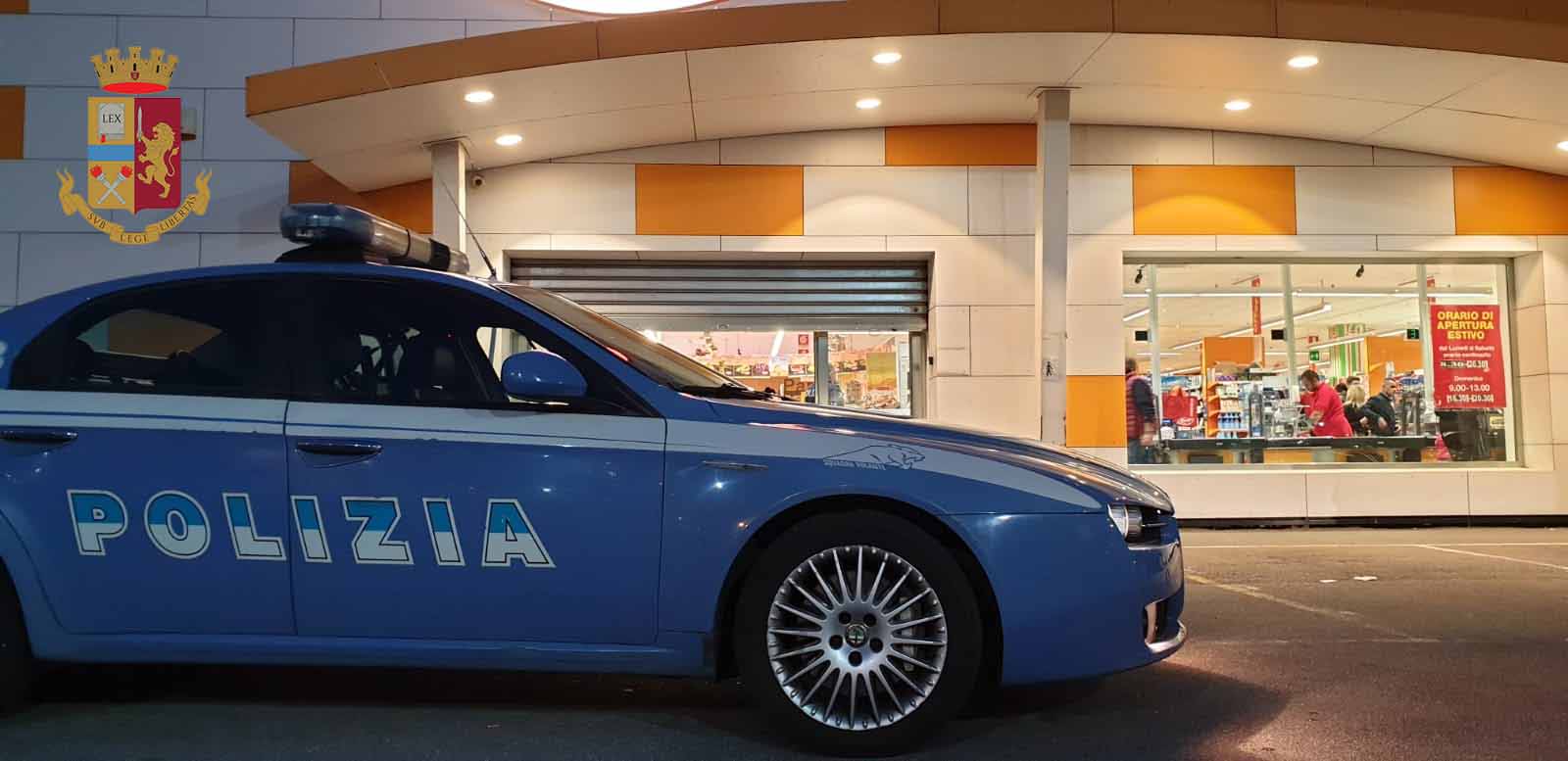 Tenta di rubare del caffè: 22enne finisce in manette