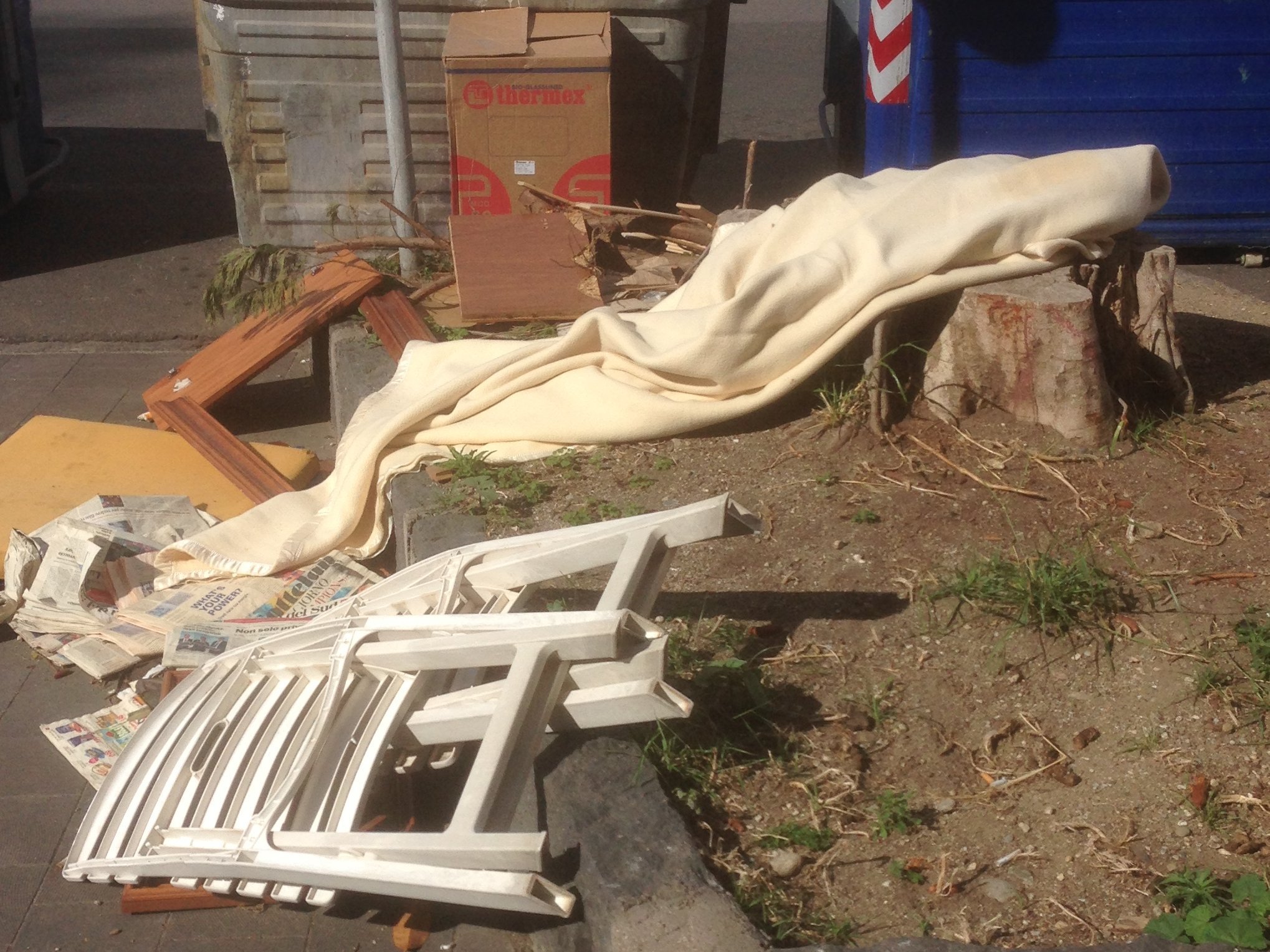 Confconsumatori: "Insostenibile degrado in via Tommaso Cannizzaro"