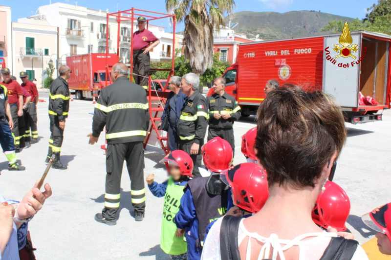 "Pompieropoli", studenti eoliani attratti dai Vigili del fuoco